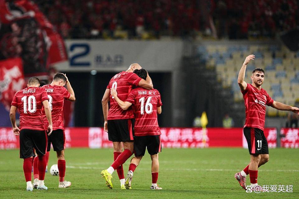 开云APP-中超联赛关键一役，球队斗志昂扬